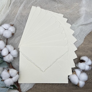 10 buste in cotone avorio con bordo frastagliato fatte a mano / carta di cotone / cancelleria con bordo strappato per inviti, annunci, matrimoni, RSVP