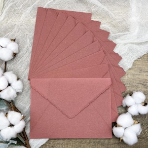 10 buste in cotone rosso mattone fatte a mano con bordo frastagliato / carta di cotone / cancelleria con bordo strappato per inviti, annunci, matrimoni, RSVP