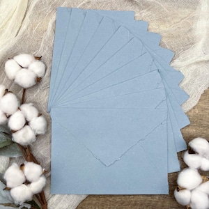 10 buste in cotone con bordo frastagliato fatte a mano color azzurro cielo / carta di cotone / cancelleria con bordo strappato per inviti, annunci, matrimoni, RSVP