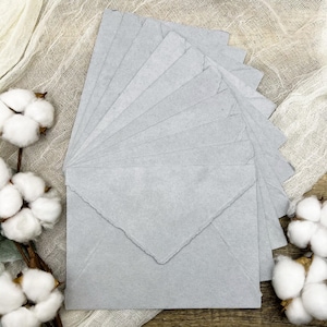 10 buste in cotone grigio argento fatte a mano con bordo frastagliato / carta di cotone / cancelleria con bordo strappato per inviti, annunci, matrimoni, RSVP