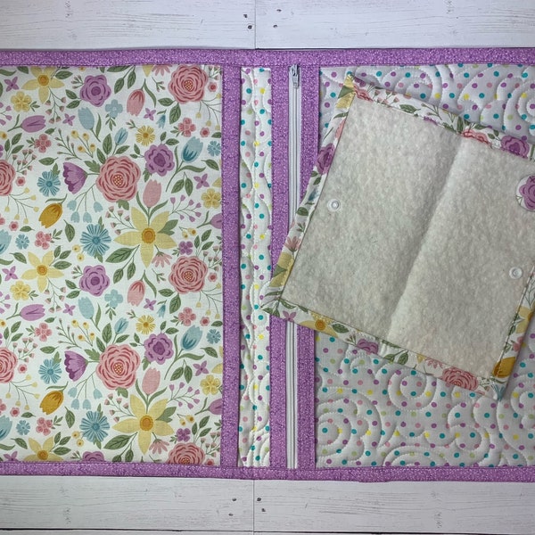 Quilted Project Folder, Thread Bed, Needle Minder, Vinyl Zipper Pocket Cross Stitch 13.5x9.5 Bag Riley Blake Bunny Trail Dani Mogstad