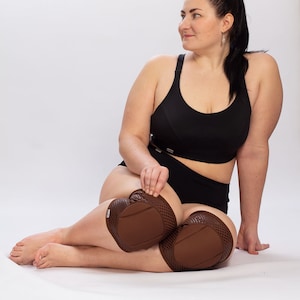 Athletic Grip Knee Pads for Dancers and Athletes, Lightweight Performance Gear for Movement and Impact Support