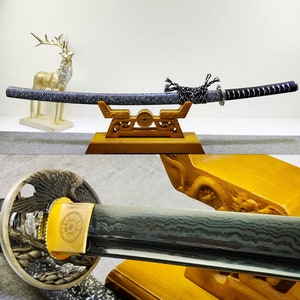 Handicraft collection，Damascus folding steel katana with black blade, real katana, handmade Japanese katana, fine katana，Full Tang katana
