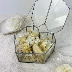 Heart Shaped Glass Ring Box with Flowers - Gold or Rose Gold - Wedding Ceremony Ring Box, Modern Engagement Ring Holder with Dried Flowers