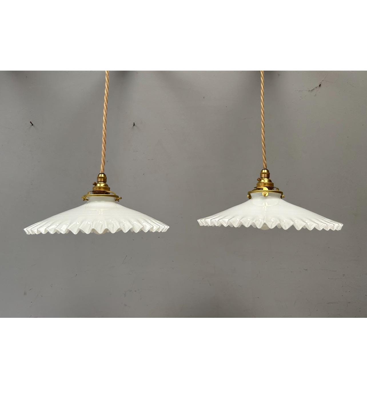 1930年代 アール・デコ ミルクガラス 電気傘 電傘 シェード 1930年代 アール・デコ ミルクガラス 電気傘 電傘 シェード 【公式通販】