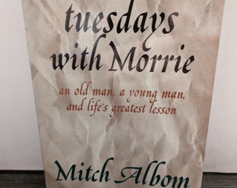 Tuesdays with Morrie Paperback – Large Print, January 1, 1997 by Mitch Albom LIIKE NEW