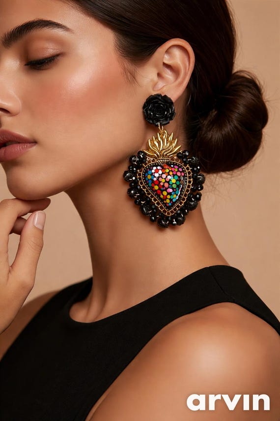 Corazón Milagrito Pintado a Mano Tejido en Palma y Crystal en Broqual Flor de Palma.