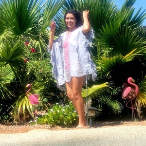 Poncho Frayed Clothing, Beach or Pool Swim Cover up Top Beach Kimono Bohemian Robe Top Handcraft on Loop / Poncho Desilado en Telar