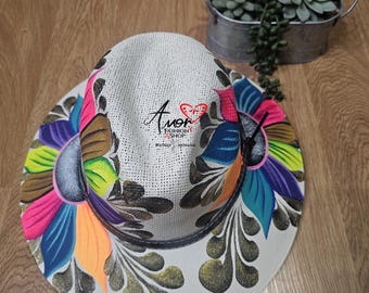 Neon Sunflower projeta chapéus Fedora autênticos pintados à mão. Sombrero Girasol Pintado a Mano Artesanal.
