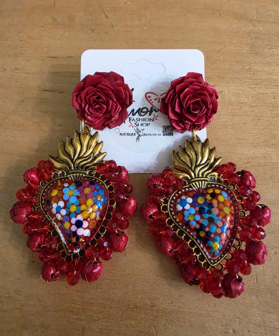 Corazón Milagrito Pintado a Mano Tejido en Palma y Crystal en Broqual Flor de Palma.