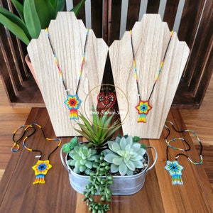 Indegenous Medallion Flower Beaded Necklace -  Lidos Collares Chaquira Huichol Indígenas