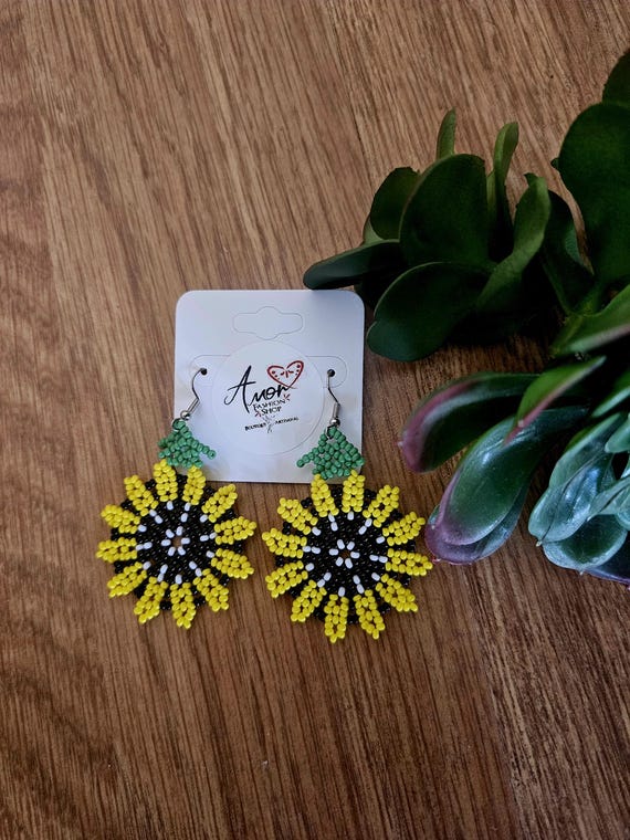 Sunflower Chaquira Artisian Beaded Earrings - Hermosos Aretes Artesanales de Huichol Chaquira en Girasol