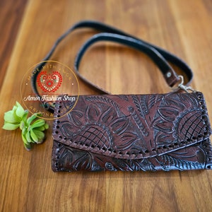 Gorgeous Hand Made, Tooled, Embossed, Artisian Chisseled Leather Bag / Bolsa de Piel Genuina Cincelada a Mano - Troquelada.