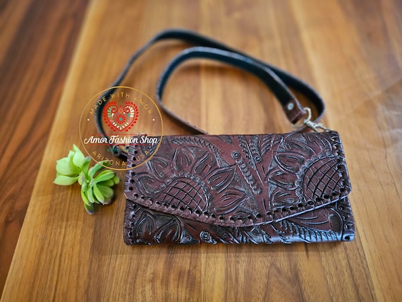 Gorgeous Hand Made, Tooled, Embossed, Artisian Chisseled Leather Bag / Bolsa de Piel Genuina Cincelada a Mano - Troquelada.