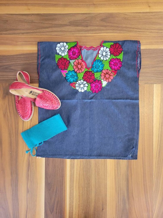 Denim Handcraft Floral Embroidered Bohemian Tops Onesize / Blusa Bordada Floral Mexicana Artesanal Unitalla