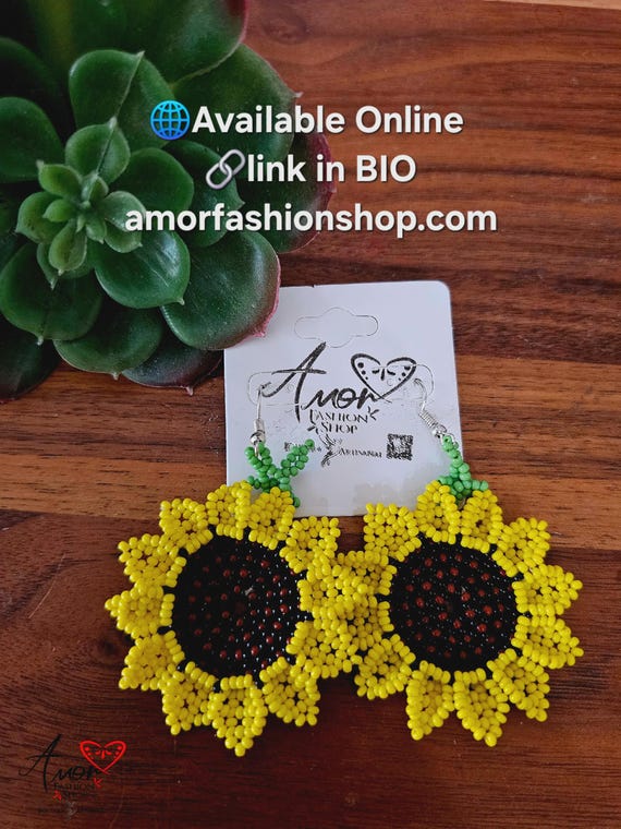 Gorgeous 3 Dimentional  Huichol Sunflower Chaquira Beaded Earrings - Hermosos Aretes Artesanales de Huichol Chaquira en Girasol