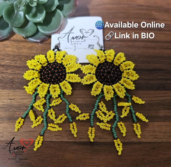 Gorgeous 3 Dimentional  Huichol Sunflower Dangling Beaded Earrings - Hermosos Aretes Artesanales de Huichol Chaquira en Girasol