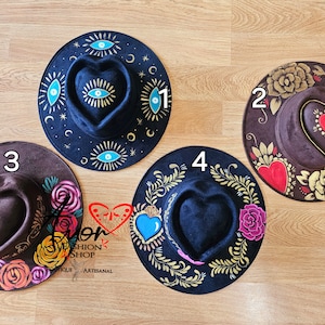 Chapeaux en daim authentiques peints à la main en forme de coeur. Sombrero Corazon Pintado a Mano Artesanal