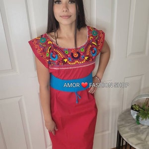 シンプルに素敵なメキシカンペザントロングドレス、袖に手刺繍が施されています Florecitas / Vestido Largo Bordado a Mano Artesanal Mexicano