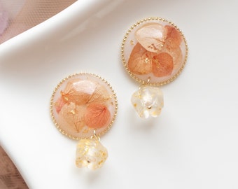 Resin Flower Earrings | Aesthetic floral earrings with dried flower | Vintage style, Everyday spring/summer earrings | Clip on Earrings