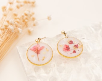 Resin flower earrings | Mismatched pressed flower earrings, Dried flower earrings, Red real flower, Aesthetic floral earring, Dainty earring