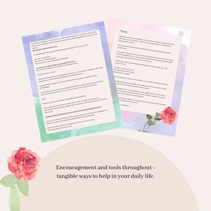 Puede incluir: Dos p&aacute;ginas de aliento y herramientas para la vida diaria. Las p&aacute;ginas est&aacute;n impresas en papel texturizado con un fondo de acuarela. El texto en las p&aacute;ginas est&aacute; en blanco y negro. La primera p&aacute;gina tiene el t&iacute;tulo "When we went through things in our life..." y la segunda p&aacute;gina tiene el t&iacute;tulo "Peace".