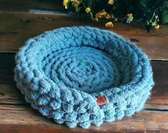 Chunky Knit Wool Donut Dog Bed: Padded Walls, Machine Washable
