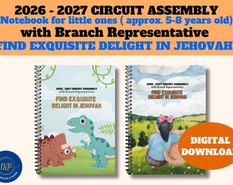 Op de afbeelding: Twee spiraalgebonden notitieboeken met de titel 2026-2027 Circuit Assembly with Branch Representative Find Exquisite Delight in Jehovah. Eén kaft toont een groene dinosaurus en een bruine triceratops. De andere toont een persoon met een hond.