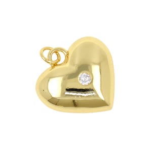 Charme cativante de coração em ouro 18K com centro de zircônia brilhante representando devoção, romance e elegância 20x19,6 mm