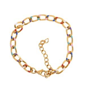 Puede incluir: Un brazalete de cadena dorada con detalles de esmalte de colores. El brazalete tiene un cierre de langosta y una cadena de extensión ajustable.
