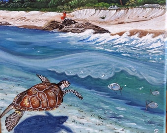 Może przedstawiać: Malowidło przedstawiające żółwia morskiego pływającego w oceanie, z piaszczystą plażą i palmami w tle.