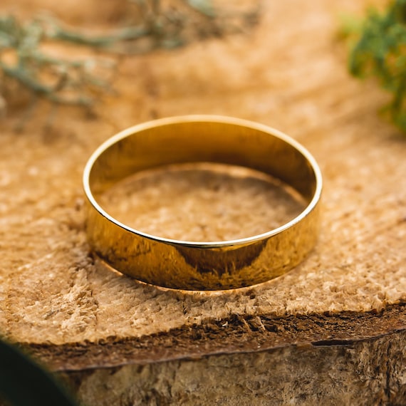 Lightweight wedding hotsell band