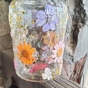 Glass vase with dried natural flowers and resin