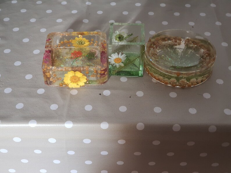 Epoxy resin jar with dried flowers