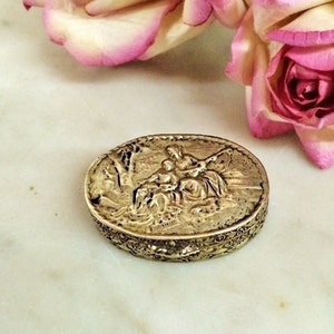 Antique METAL SNUFF BOX, Oval small Hinged BoX, Colonial People, country bucolic scene, Tobacciana, PiLL Box, Patch Box, Italian Renaissance