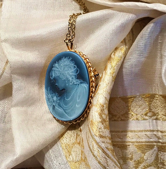 BLUE AGATE CAMEO Pin PenDant, vintage Gold Twiste… - image 4