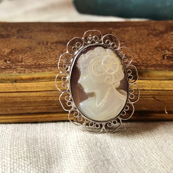 STeRLiNG Mother of Pearl CAMEO Brooch PENDANT, Ca… - image 1