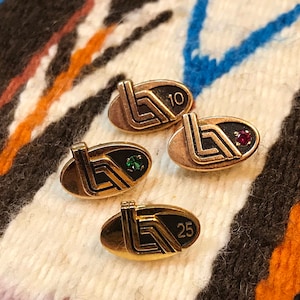 PIN NAGRODY ZA SŁUŻBĘ PRACOWNICZĄ, zestaw 4 pinów, pin z logo firmy VinTage, spinka do krawata, pin na klapę, piny na 5, 10, 20, 25 lat, CTo 1/5 10-karatowe złoto, biżuteria