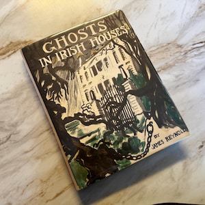 GHOSTS in IRISH HOUSES BooK, by James Reynolds, FirsT EdiTioN 1947,  22 GhosT StoRies, VintaGe Scary StoRieS BooK, BeautiFuL illUsTraTions