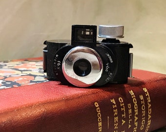 アンティーク雑貨 Cameraman Amazon.co.jp: Zxyan 置物 装飾 ヨーロッパのレトロなミニカメラ