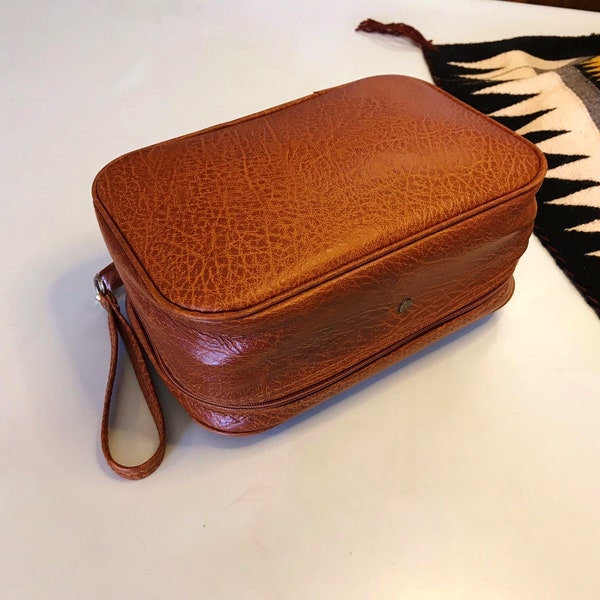 VinTage COSMETICS TraVEL BaG, 1970's Brown Faux LeathER mAKEUP BaG, JEWeLRY Bag with ZiPPeR AND hANDLE, NAUGAHYDE BaG, VinTage LuggaGE