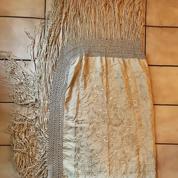 ANTIQUE PIANO SHAWL, Canton MaNToN de MaNiLLa, Champagne silk color, Embroidered FloweRs and trailiNG leAves, long macramé knotted  fringe