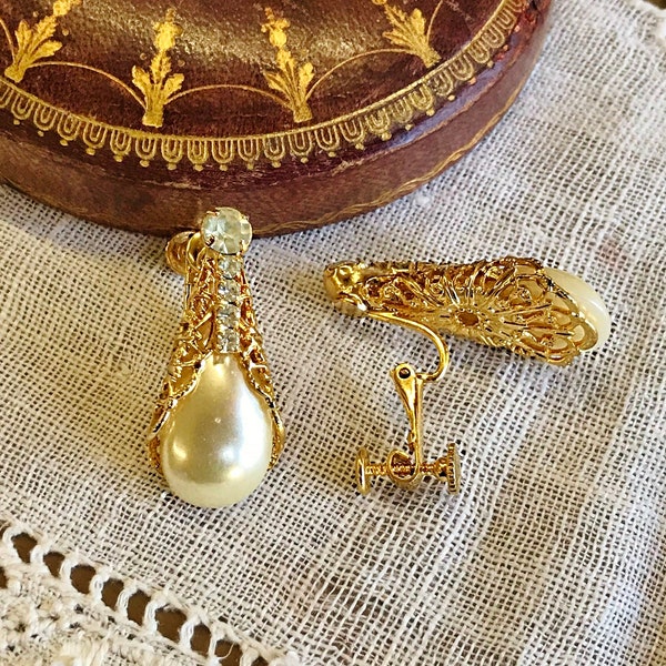 HOBE Pearl EARRiNGS, ViNTage EARRINGS, COStUME JEWELRY, Faux PearLs, GoLd Filigree,  Screwback,  Leverback, WeDDing JeweLry