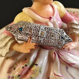 STERLING BEAUTY BAR PiN, Ostby & Barton Co. ANTiQue STeRLiNg FiLiGrEE brooch simulated SaPPhireS, SterliNG SiLver, Edwardian jewelry