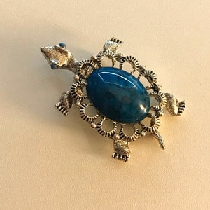SiLVER TURTLE PiN PENDANT, made by GERRY'S, Turquoise colored stone, Vintage Brooch, Costume Jewelry, WesteRN JeWeLry, ShanniLuJewelry