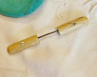 Alfiler de plástico beige, alfiler de sombrero Art Déco, plástico antiguo, bisutería de diamantes de imitación, alfiler para pañuelo de solapa, Shannilujewelry
