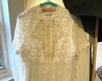 Only worn once! Casual light bridal lace embroidered white silk dress, pearl, beaded, open back, mesh, XS-M, vintage style