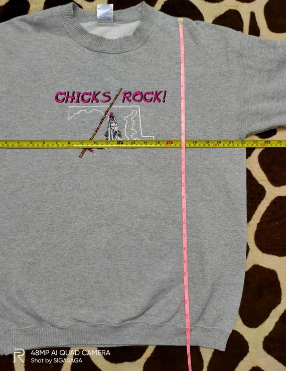 Gildan Chicks Rock!! sweatshirt size Medium - image 3