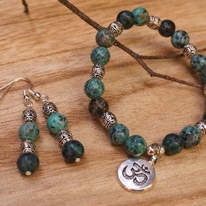 Afrikanisches Türkis Armband und Ohrringe mit OM Anhänger, Charm Armband und Ohrstecker, Boho Armband und Ohrringe Set, OM Armband