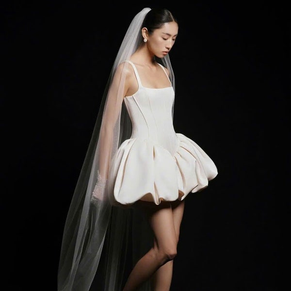 Structured Corset Mini Wedding Dress with Balloon Skirt – Modern Bridal Reception Gown with Minimalist Elegance DOO006